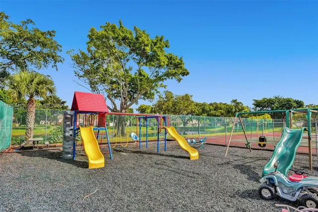 $2,600 | 4949 East Lakes Drive, Deerfield Beach, FL 33064