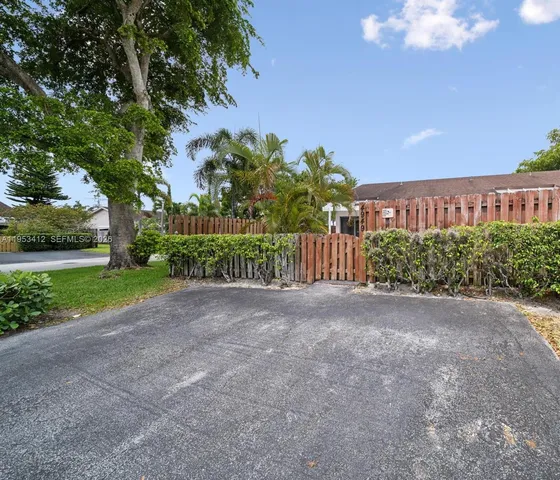 $2,600 | 4949 East Lakes Drive, Deerfield Beach, FL 33064