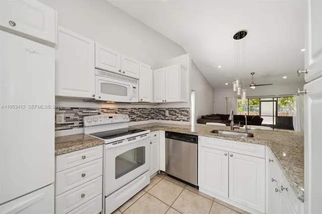 $2,600 | 4949 East Lakes Drive, Deerfield Beach, FL 33064