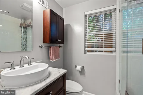 $4,000 | 4416 34th Street South, Unit A2, Arlington, VA 22206