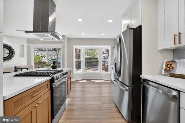 $998,900 | 9217 Dorothy Lane, Springfield, VA 22153