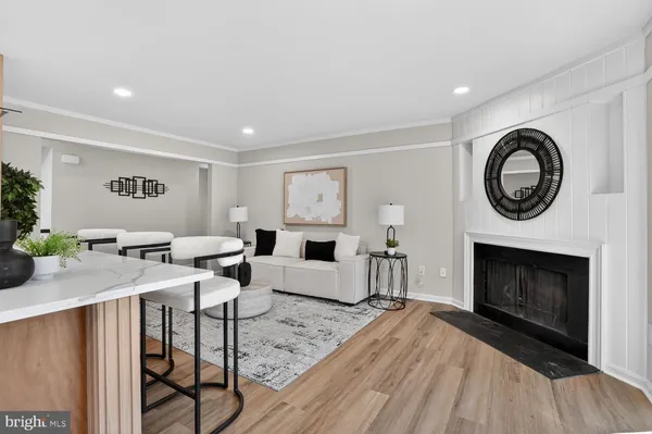 $998,900 | 9217 Dorothy Lane, Springfield, VA 22153