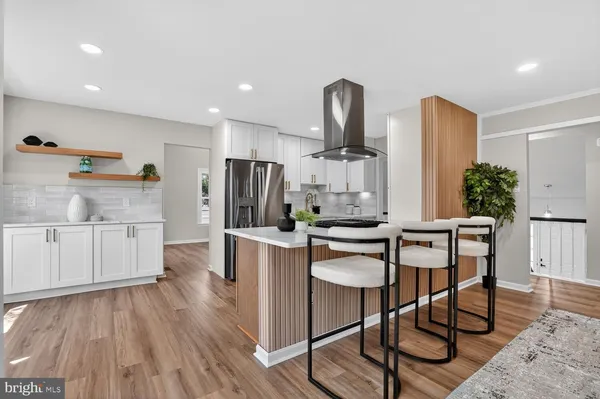 $998,900 | 9217 Dorothy Lane, Springfield, VA 22153