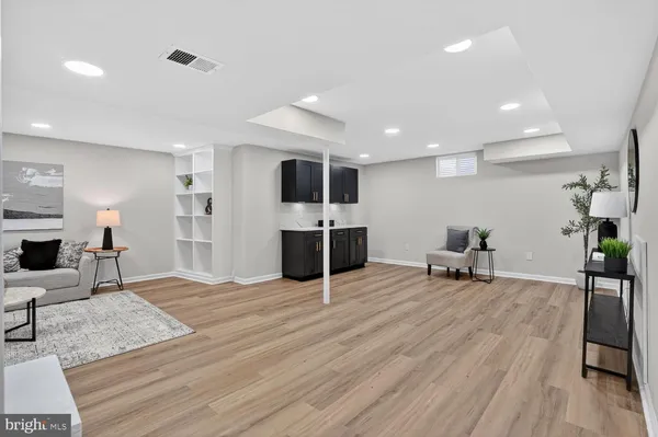 $998,900 | 9217 Dorothy Lane, Springfield, VA 22153