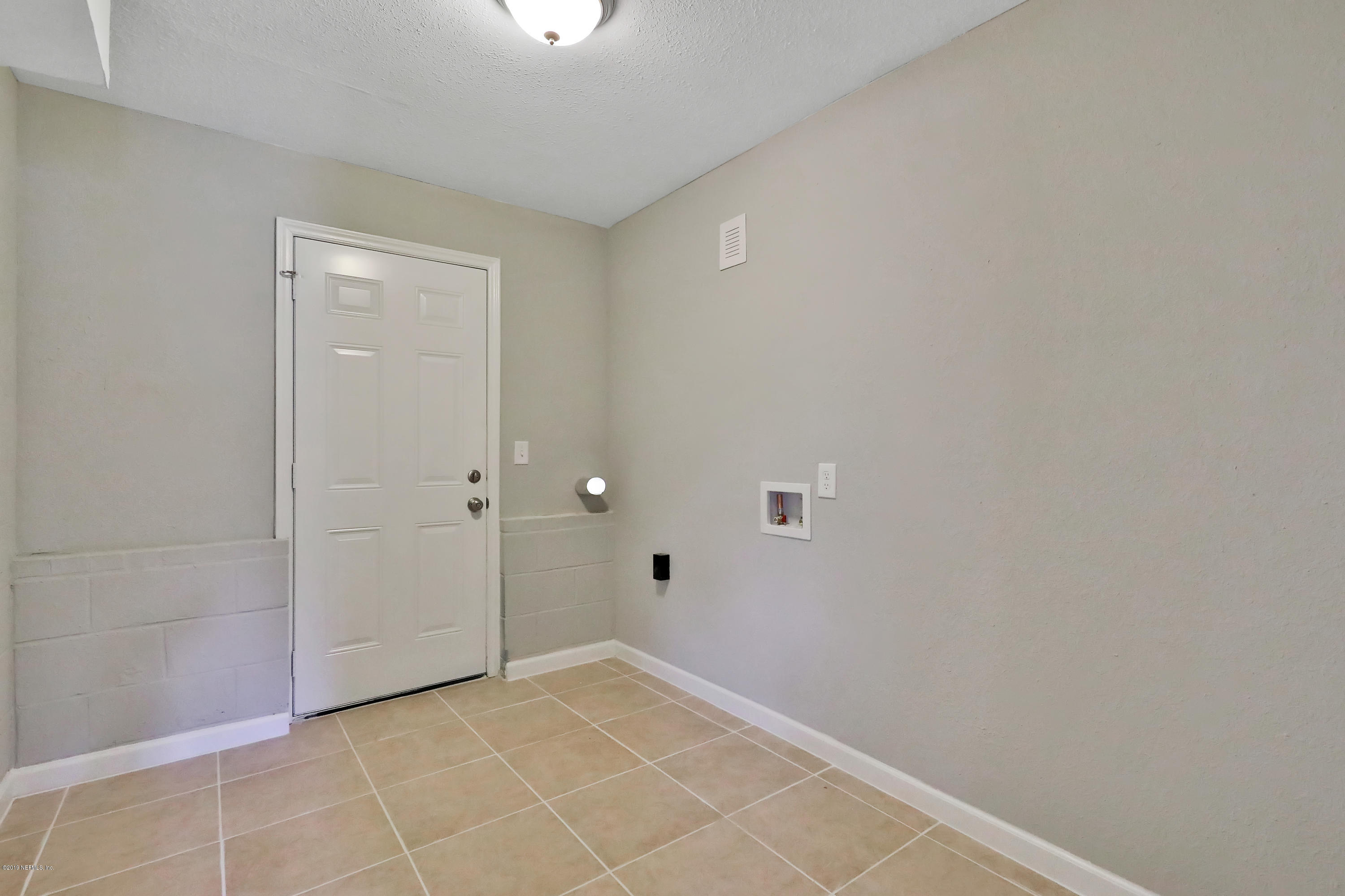 407 Sapelo Road Jacksonville, FL 32216 - Photo 8 of 20 1R4A4387