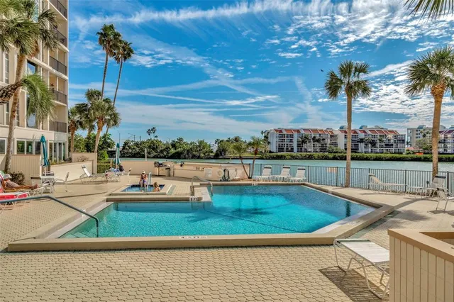 $3,200 | 7400 Sun Island Drive South, Unit 401, South Pasadena, FL 33707