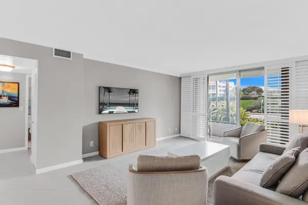 $6,000 | 139 Sunrise Avenue, Unit 103, Palm Beach, FL 33480