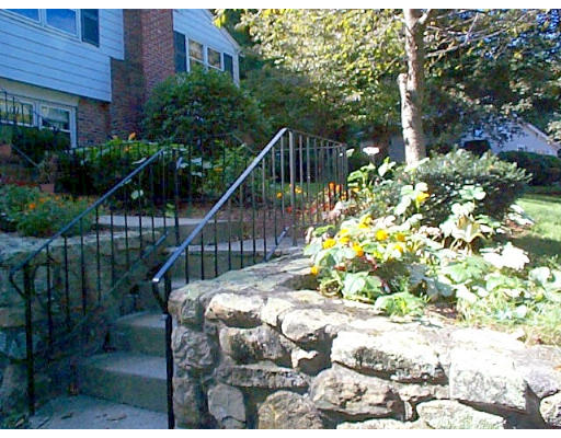 11 Highgate Road Framingham, MA 01701 - Photo 3 of 28 Gallery Image 3