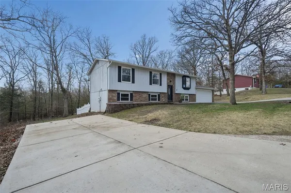 $299,999 | 8 Dogwood Lane, Hillsboro, MO 63050