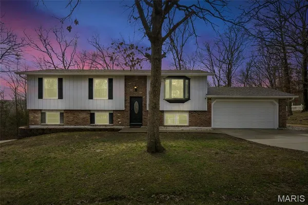 $299,999 | 8 Dogwood Lane, Hillsboro, MO 63050
