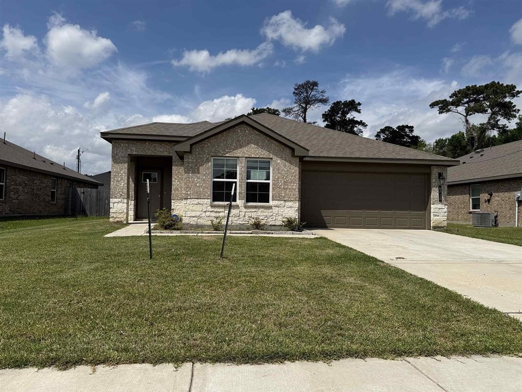 6710 Riplee Street Beaumont, TX 77708 - Photo 2 of 15 a house view with a garden space
