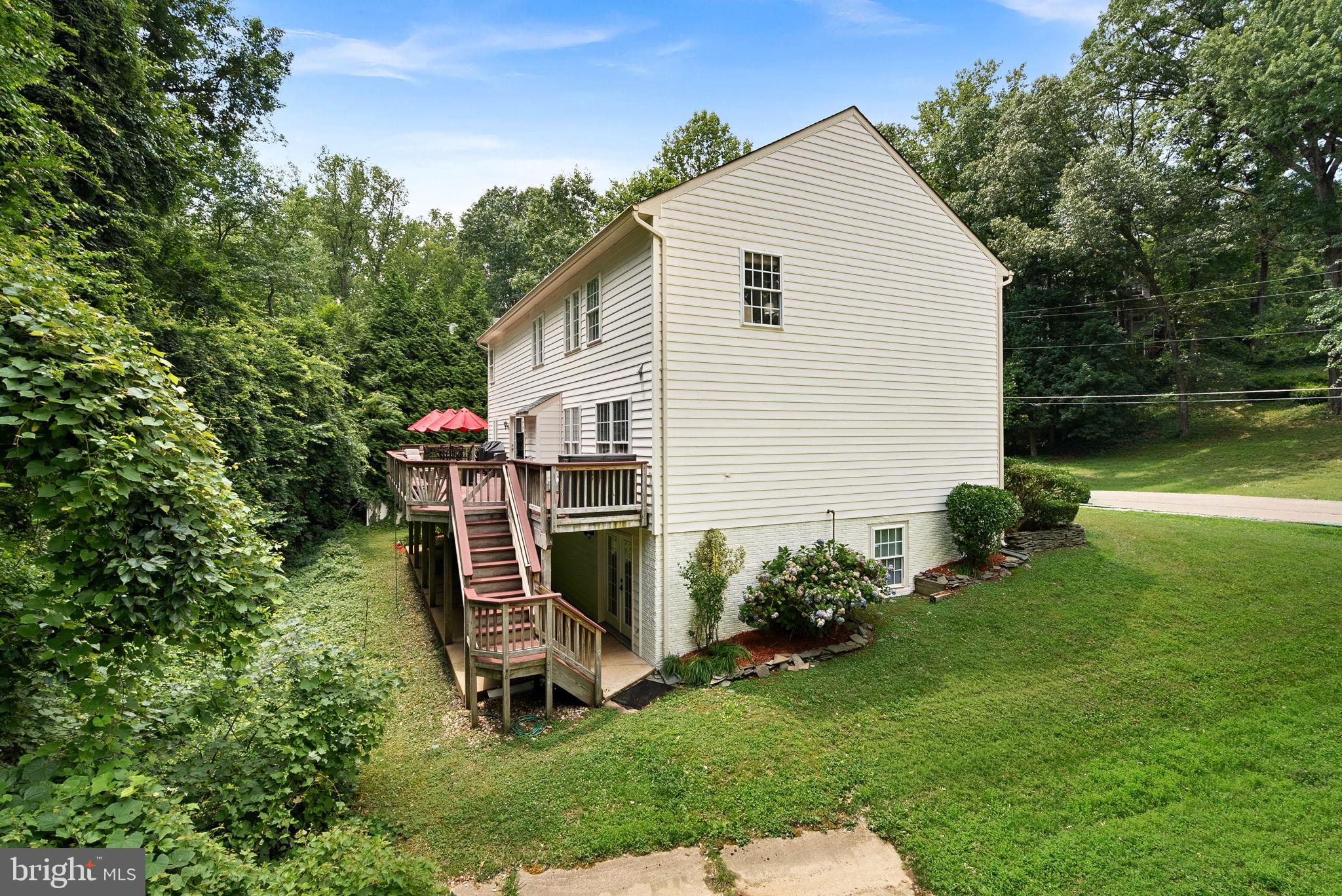 7214 Calamo Street Springfield, VA 22150 - Photo 75 of 77 Side exterior with lawn view
