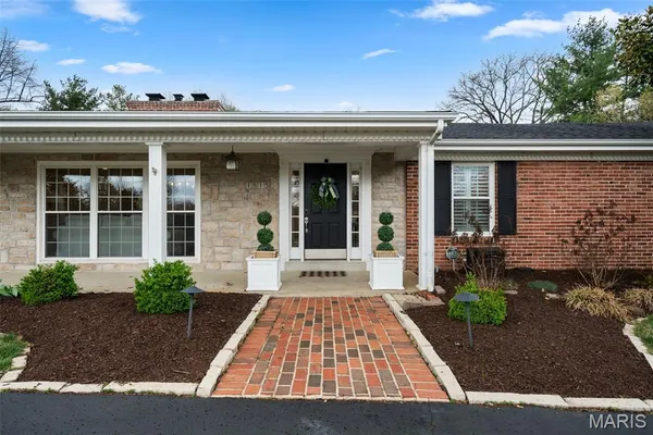 $899,000 | 1815 Gray Drive, Des Peres, MO 63131