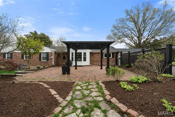 $899,000 | 1815 Gray Drive, Des Peres, MO 63131