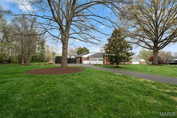 $899,000 | 1815 Gray Drive, Des Peres, MO 63131