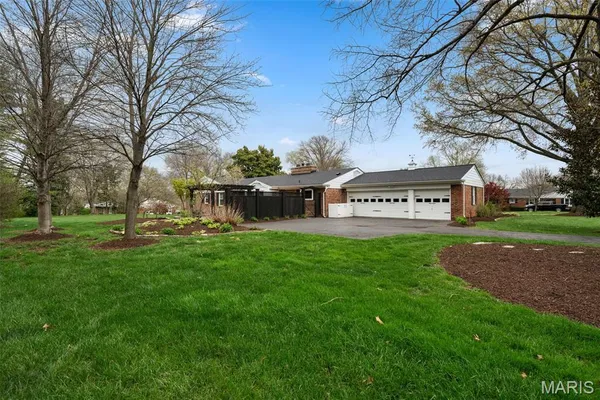 $899,000 | 1815 Gray Drive, Des Peres, MO 63131
