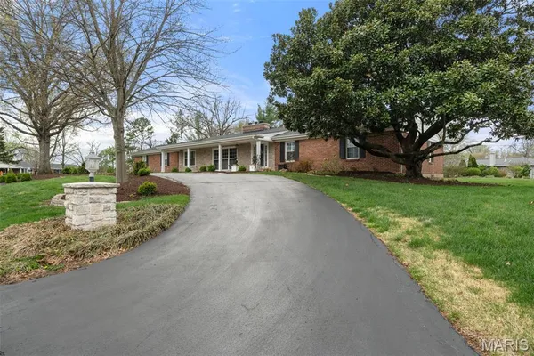 $899,000 | 1815 Gray Drive, Des Peres, MO 63131