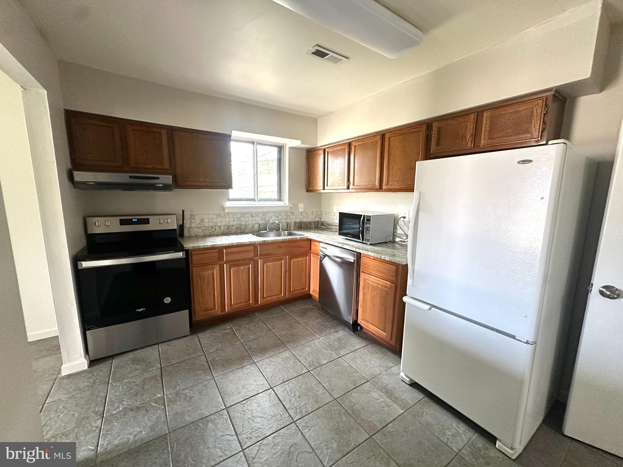 128 Kirkbride Road, Unit 6 Voorhees, NJ 08043 - Photo 4 of 9