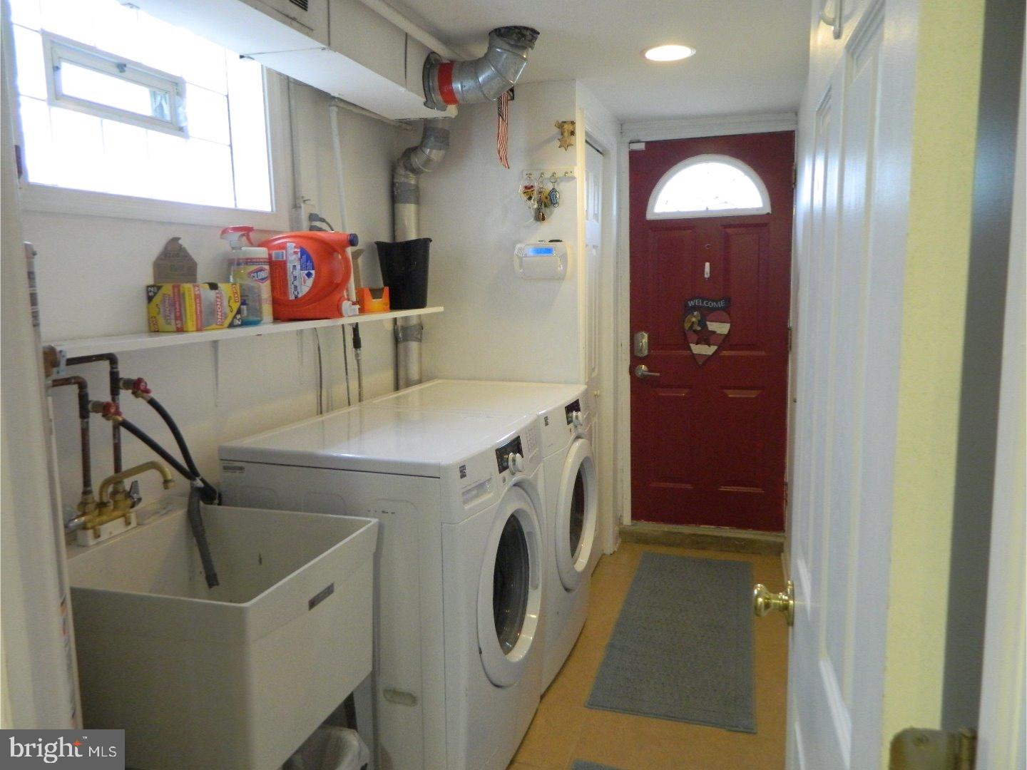 105 Ridgefield Road Philadelphia, PA 19154 - Photo 16 of 24 Laundry Room