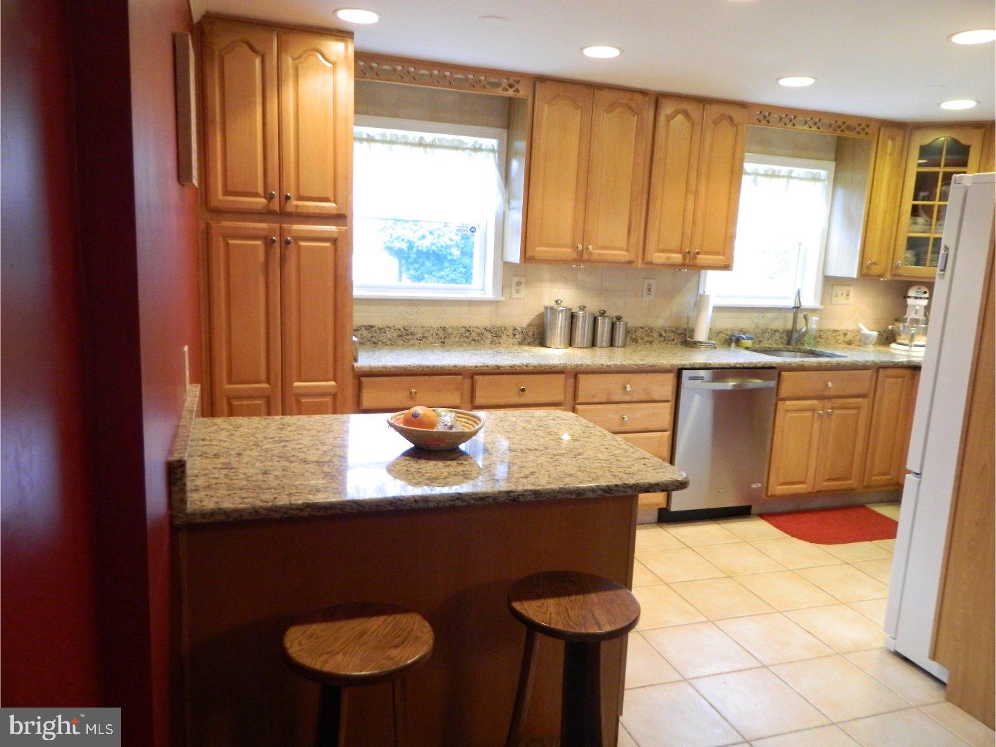 105 Ridgefield Road Philadelphia, PA 19154 - Photo 8 of 24 Kitchen