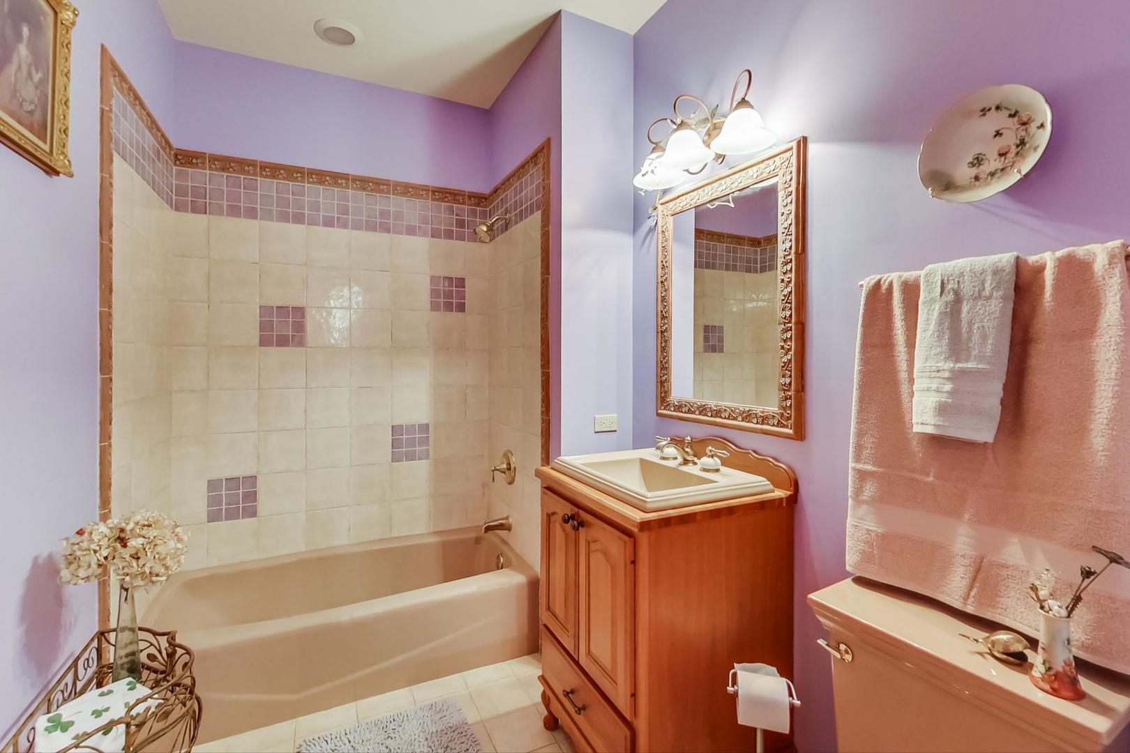 8901 Maple Avenue Burr Ridge, IL 60527 - Photo 33 of 68 a bathroom with a sink a toilet a mirror and bathtub