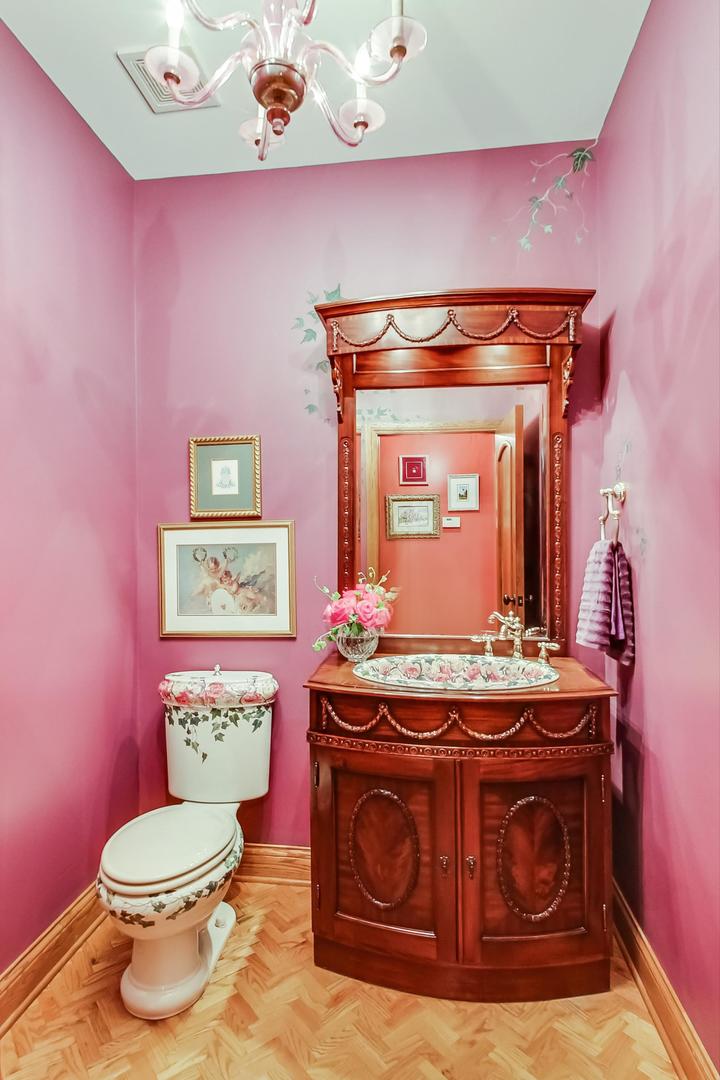 8901 Maple Avenue Burr Ridge, IL 60527 - Photo 34 of 68 a bathroom with a toilet a sink and a mirror