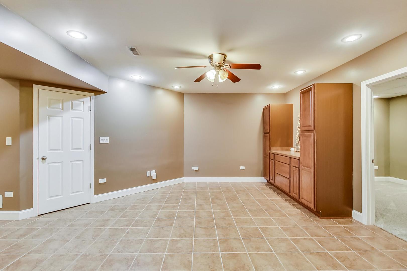 8901 Maple Avenue Burr Ridge, IL 60527 - Photo 42 of 68 a view of a livingroom with a furniture