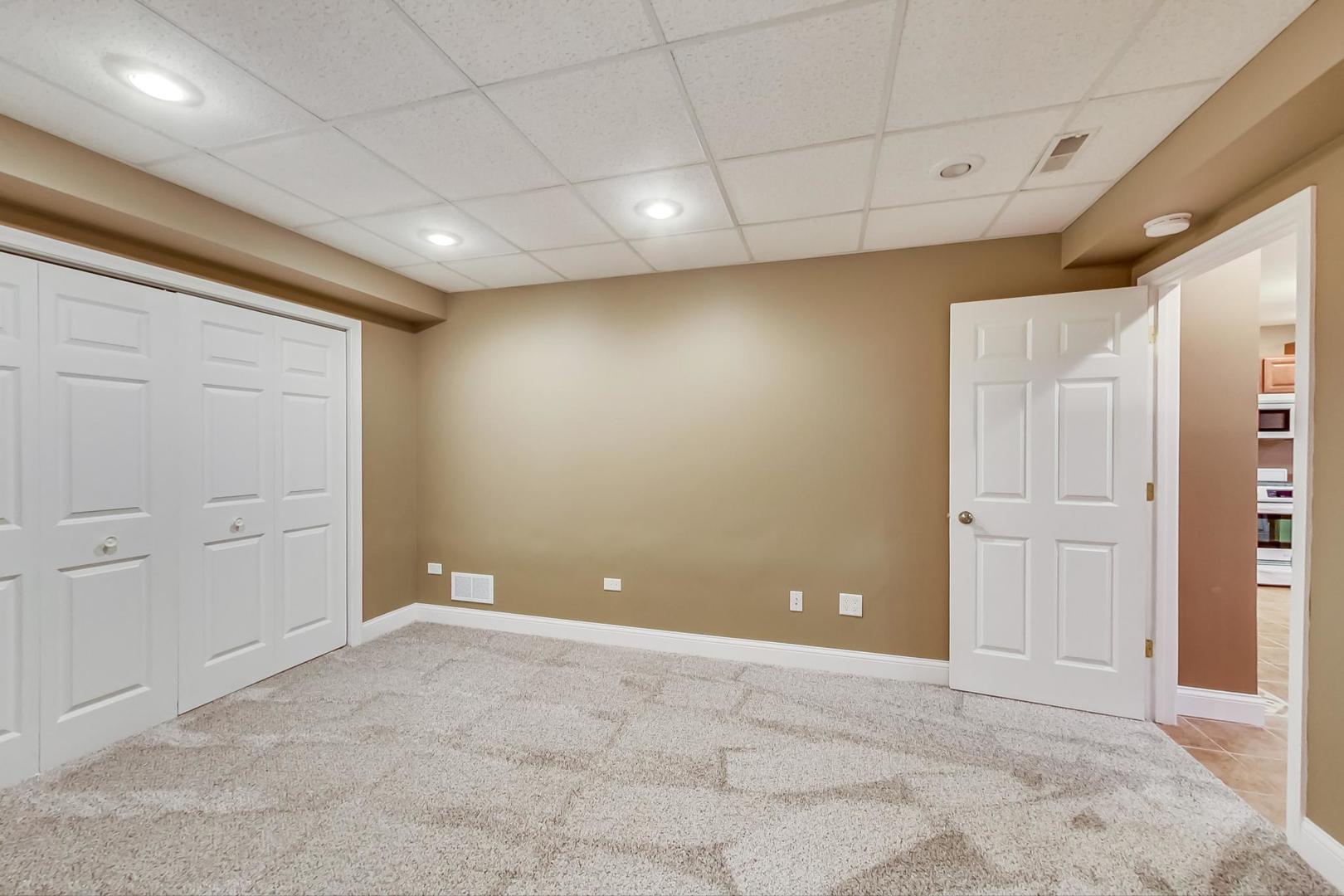8901 Maple Avenue Burr Ridge, IL 60527 - Photo 48 of 68