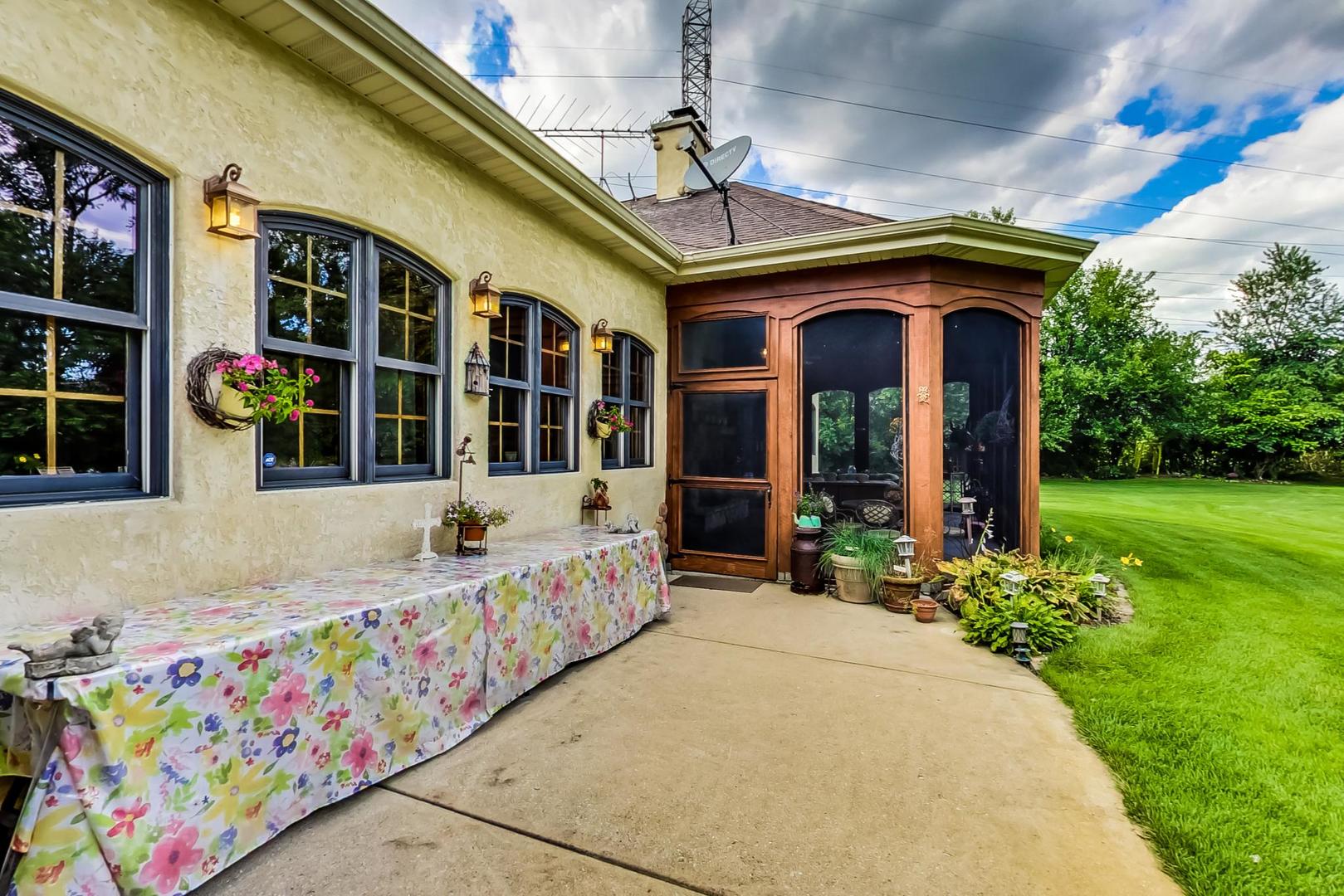 8901 Maple Avenue Burr Ridge, IL 60527 - Photo 55 of 68 a front view of a house with garden