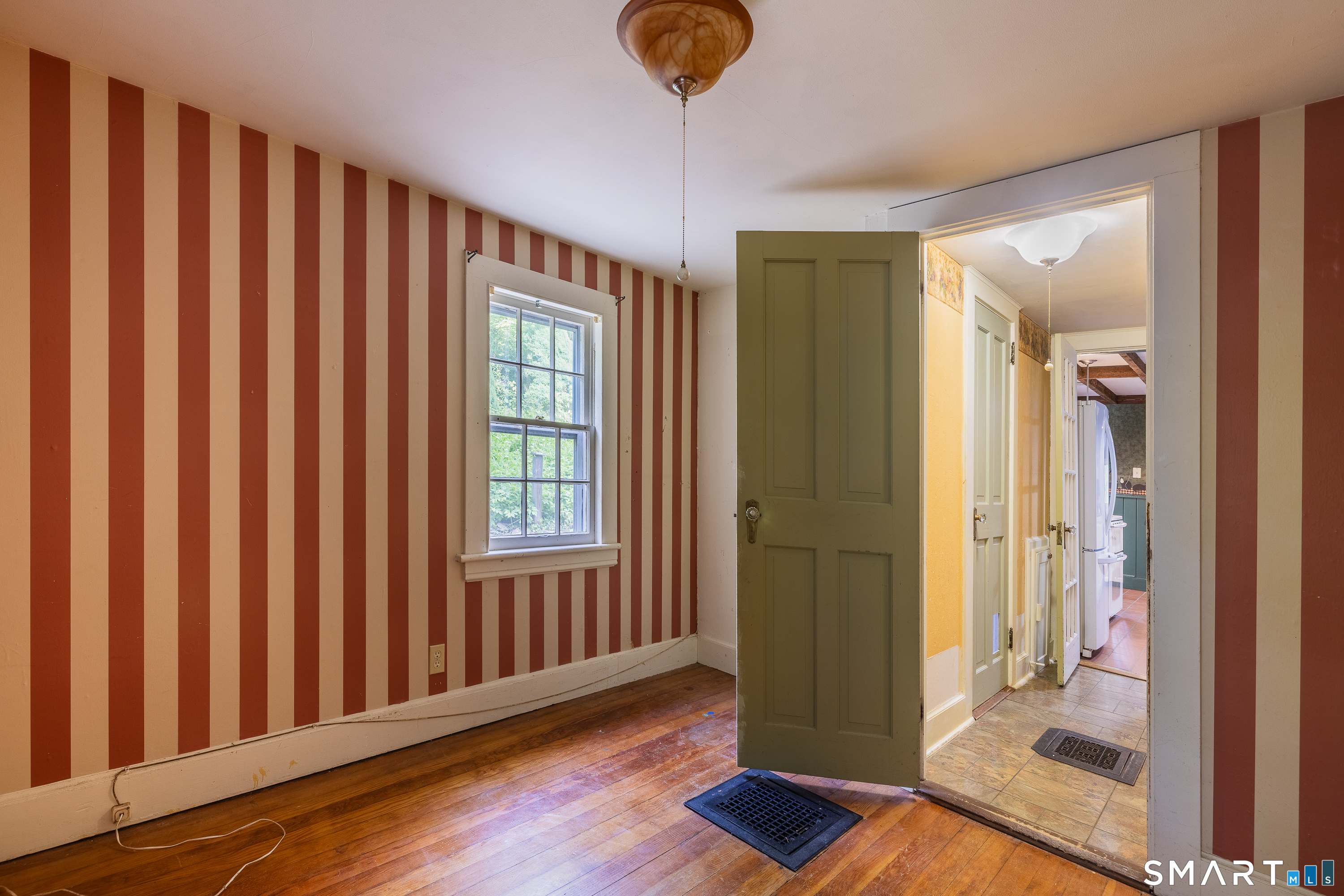92 Walnut Tree Hill Road Newtown, CT 06482 - Photo 23 of 38 Main Floor Bedroom