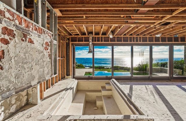$24,995,000 | 25 Bay, Laguna Beach, CA 92651