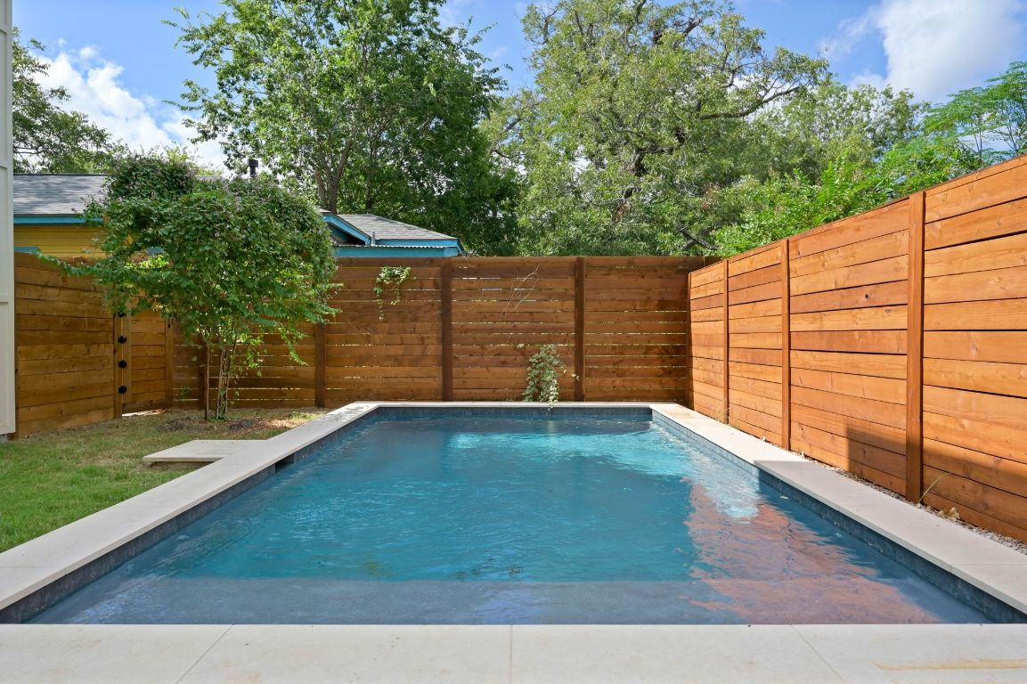 1104 Gunter Street, Unit 1/2 Austin, TX 78702 - Photo 38 of 40 a view of a backyard with stairs