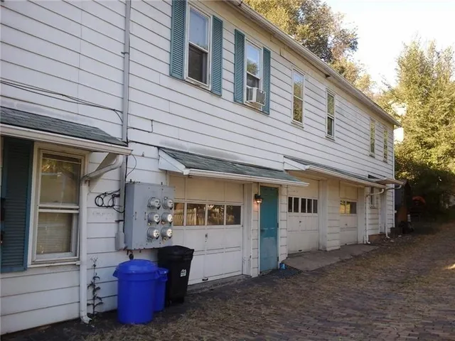 $750 | 813 6th Avenue, Unit 3, Beaver Falls, PA 15010