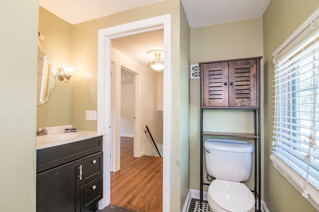 115 Abbott Street Springfield, MA 01118 - Photo 14 of 24