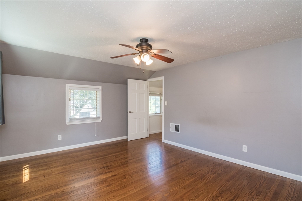 115 Abbott Street Springfield, MA 01118 - Photo 17 of 24