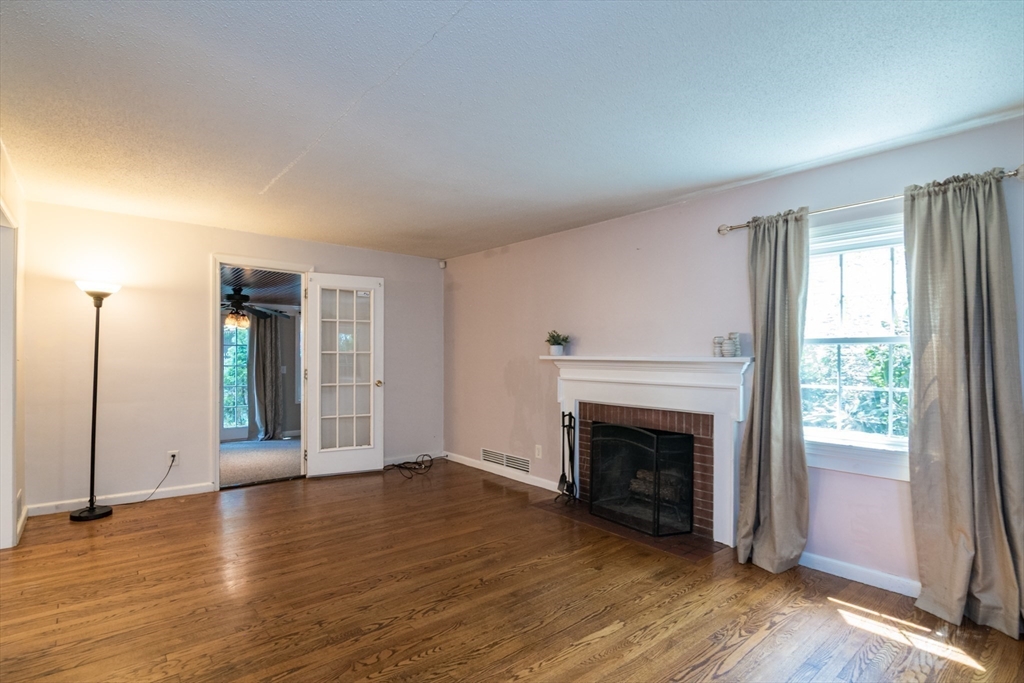 115 Abbott Street Springfield, MA 01118 - Photo 9 of 24