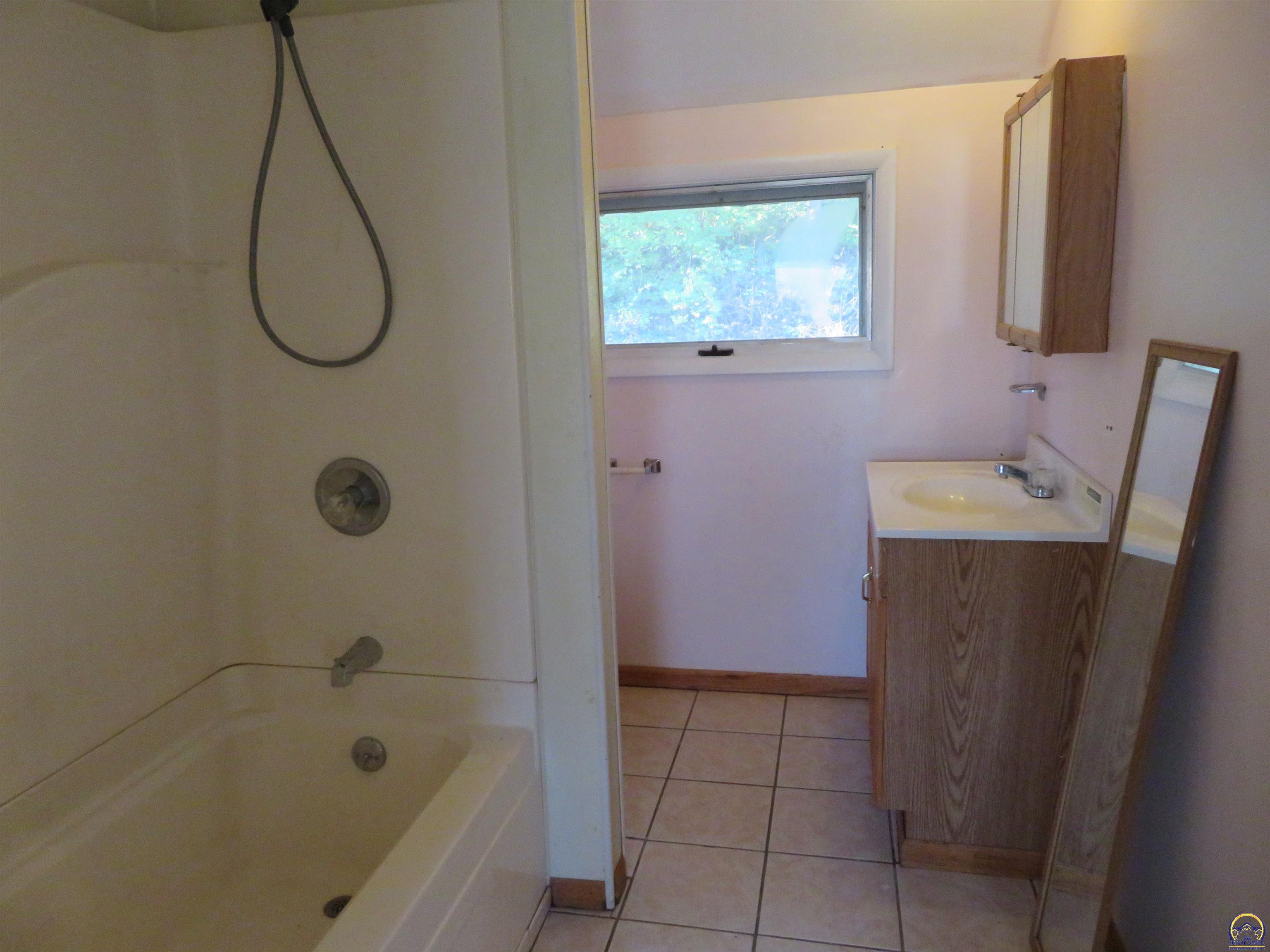 9263 Marion Road Oskaloosa, KS 66066 - Photo 16 of 40