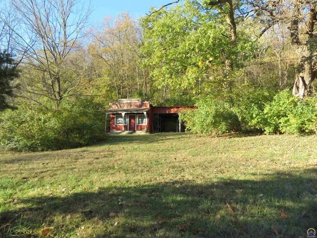 $260,000 | 9263 Marion Road, Oskaloosa, KS 66066