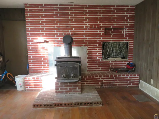 $260,000 | 9263 Marion Road, Oskaloosa, KS 66066