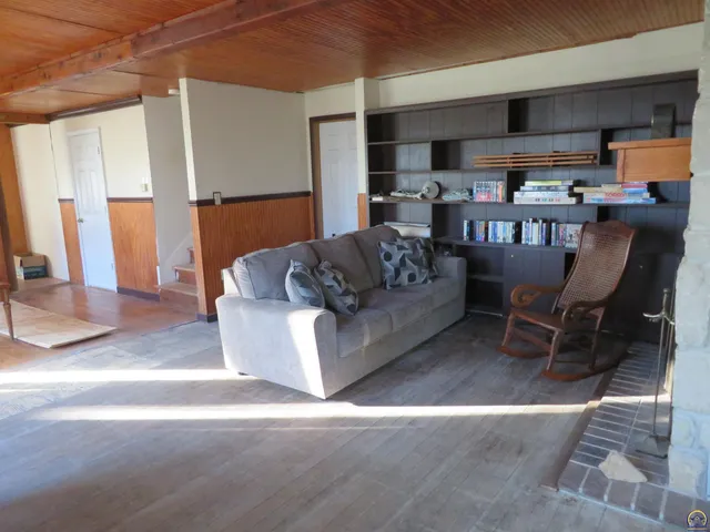 $260,000 | 9263 Marion Road, Oskaloosa, KS 66066