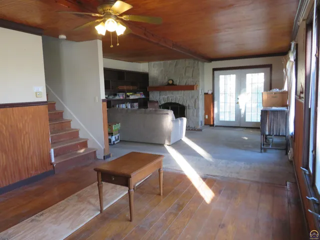 $260,000 | 9263 Marion Road, Oskaloosa, KS 66066