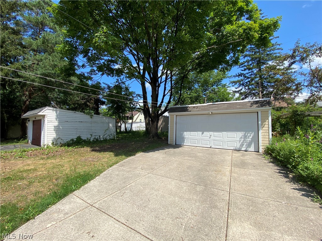 1055 Oxford Road Cleveland, OH 44121 - Photo 24 of 26 Gallery Image 24