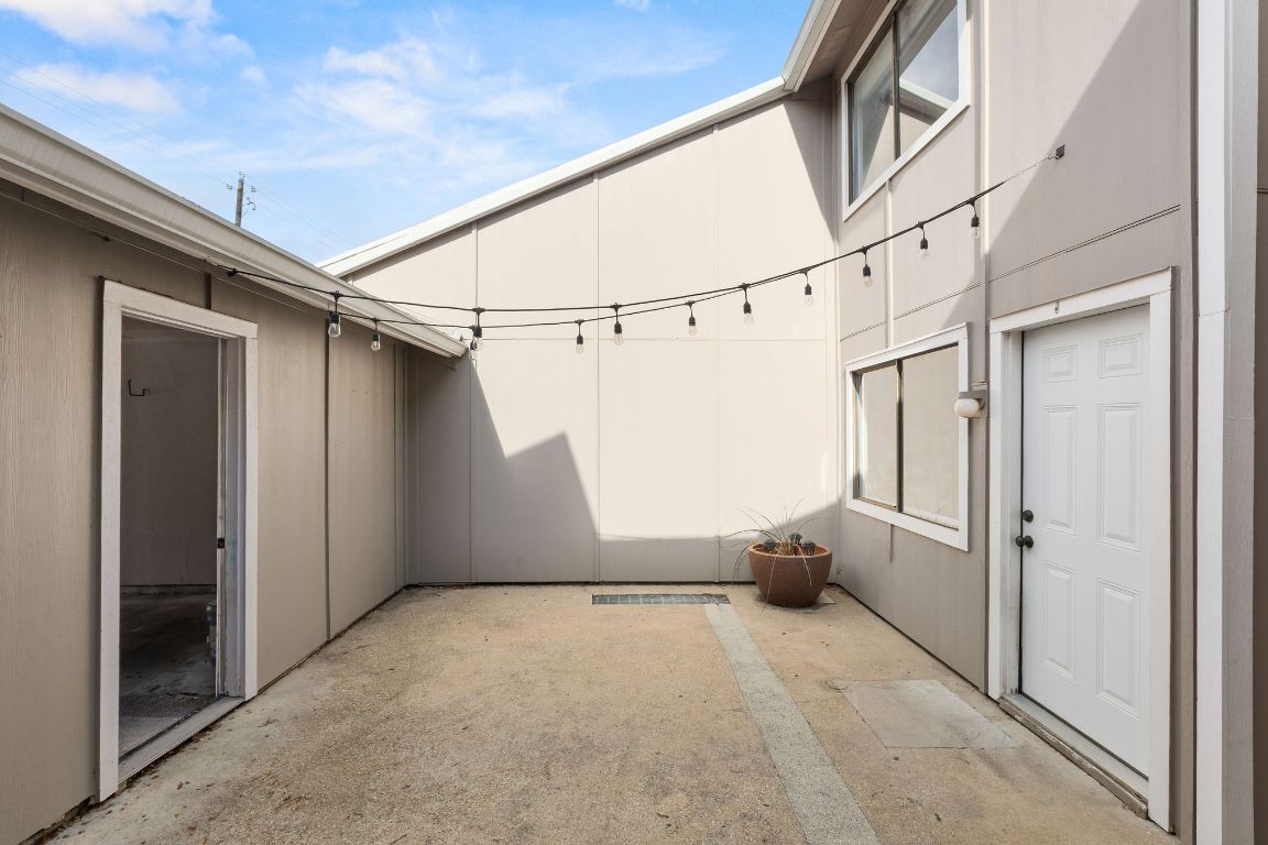 1712 Timber Ridge Road Austin, TX 78741 - Photo 32 of 35 View of patio / terrace