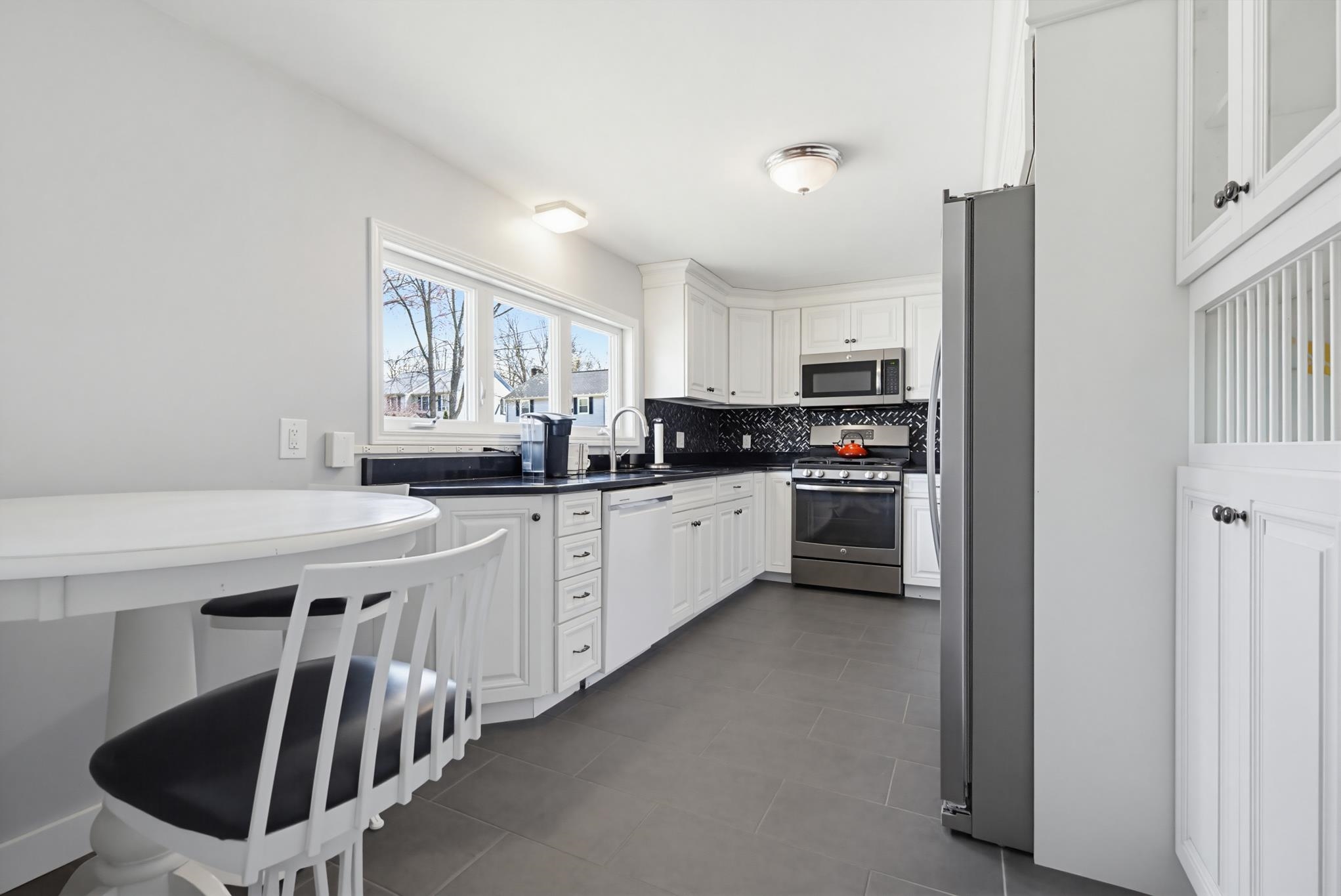 42 Kenney Street Manchester, NH 03103 - Photo 9 of 26