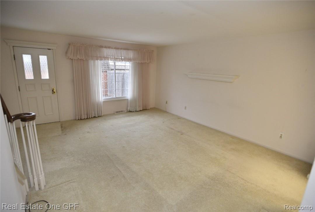 31207 Hoover Road Warren, MI 48093 - Photo 8 of 32 8.jpg