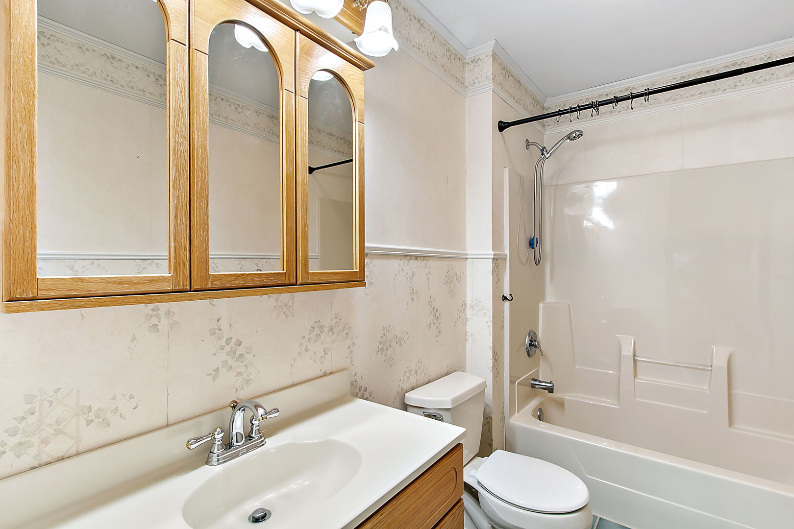 920 Merrill New Road Sugar Grove, IL 60554 - Photo 14 of 18 a bathroom with a sink toilet and shower