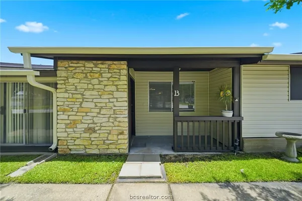 $164,500 | 2100 Windsor Drive, Unit 13, Bryan, TX 77802