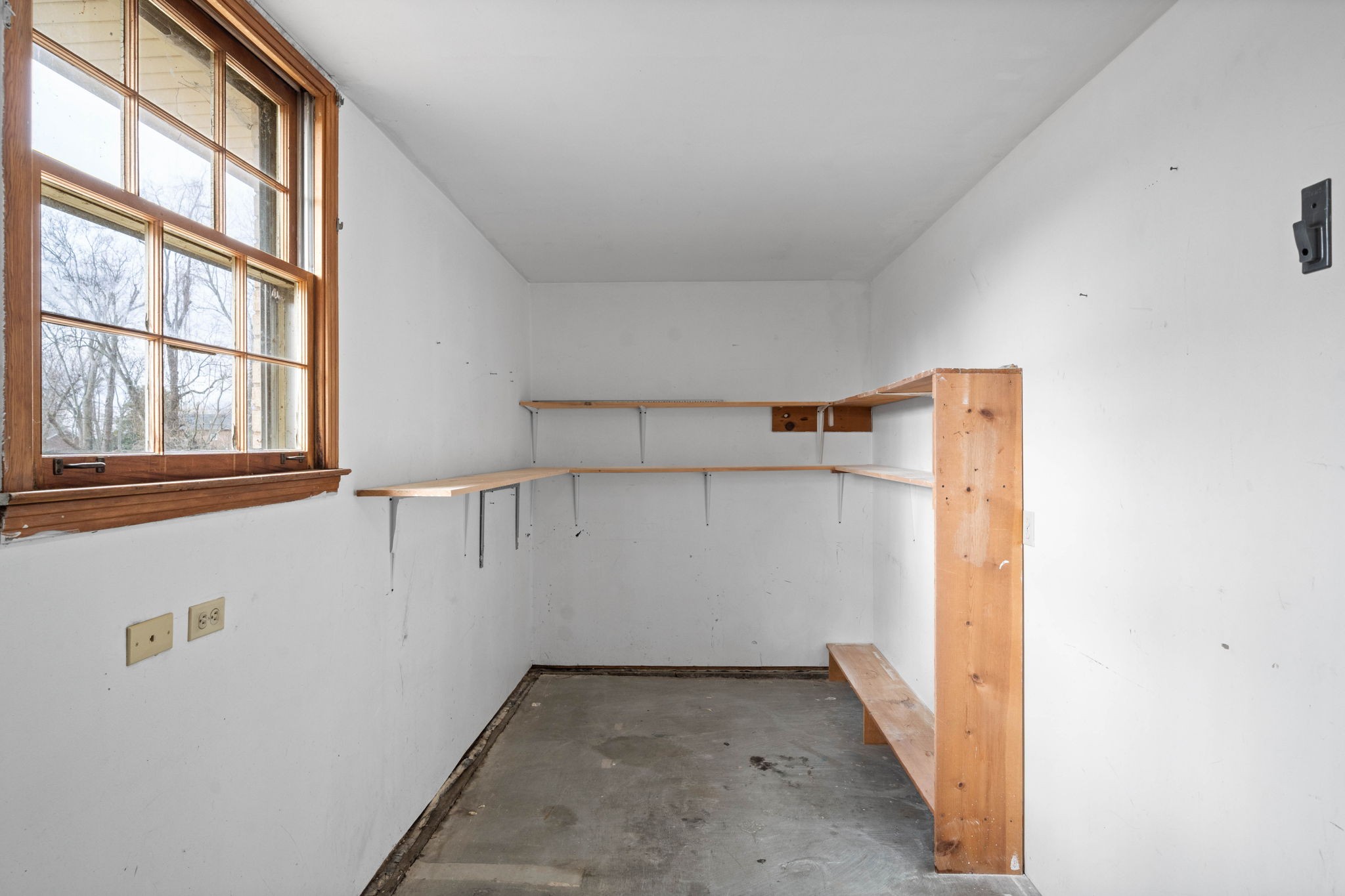 234 Old Trenton Road Clarksville, TN 37040 - Photo 15 of 25 an entryway of a house with an empty room