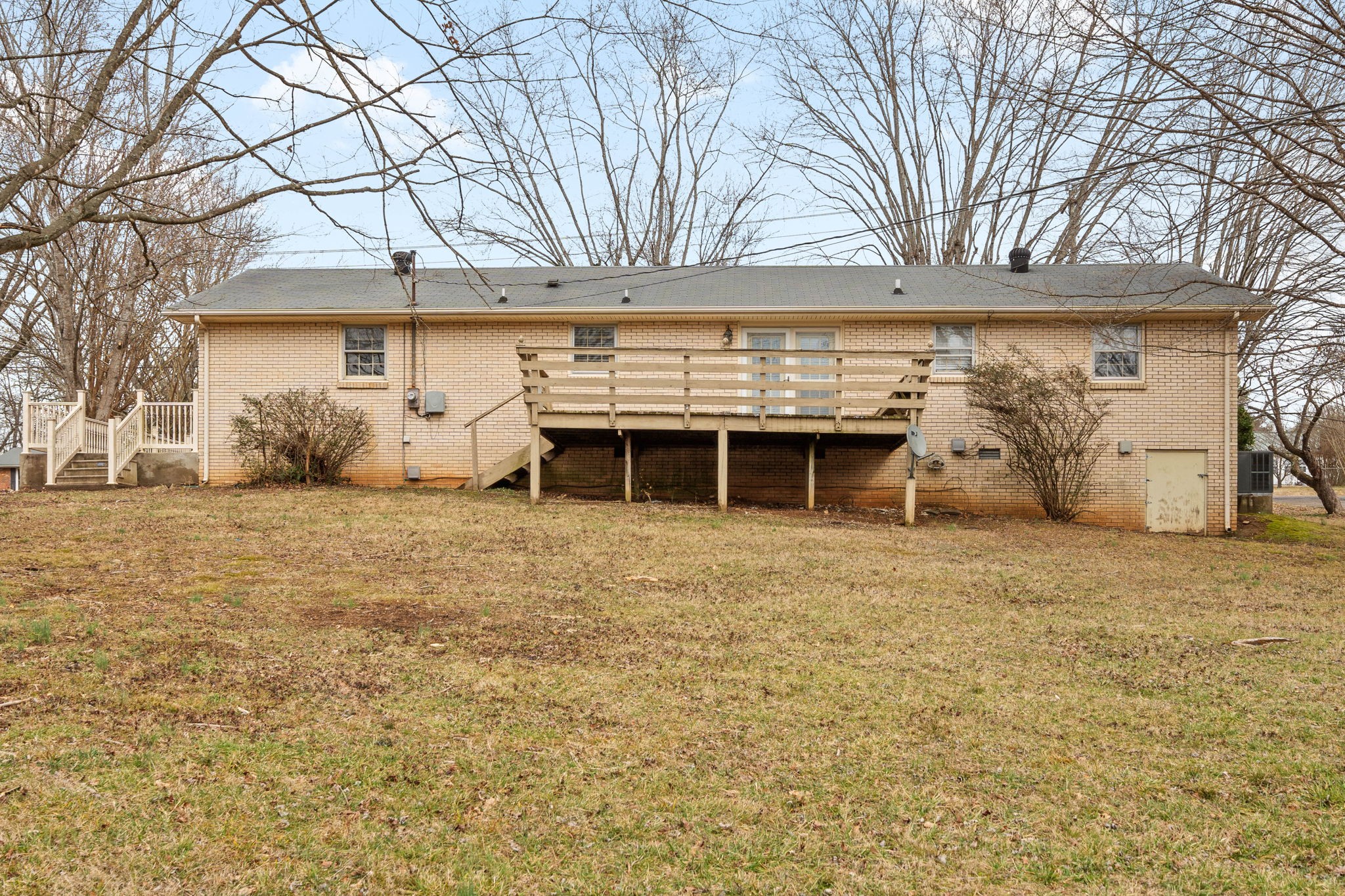 234 Old Trenton Road Clarksville, TN 37040 - Photo 25 of 25 a front view of a house with a yard and garage