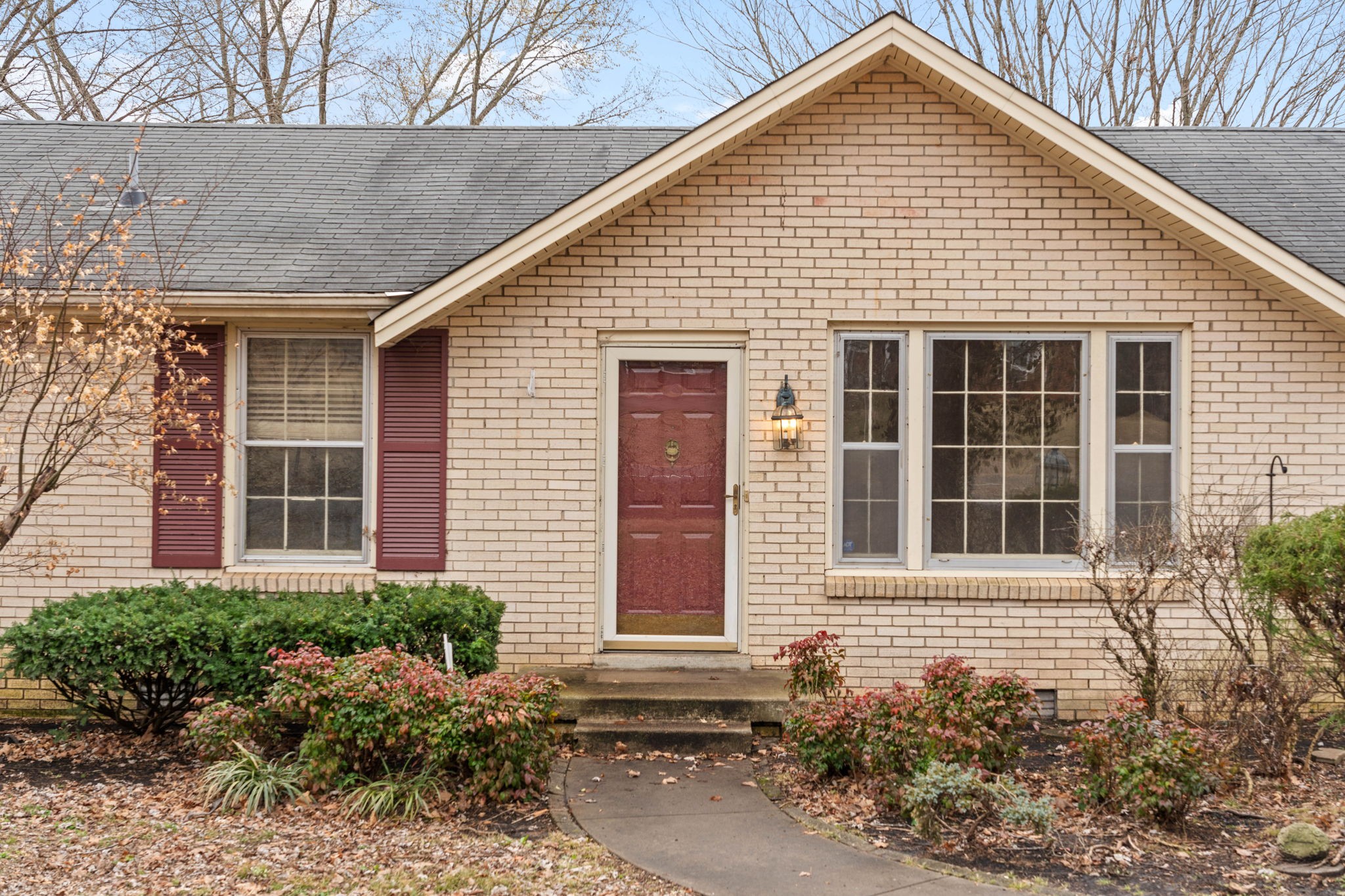 234 Old Trenton Road Clarksville, TN 37040 - Photo 3 of 25 a front view of a house